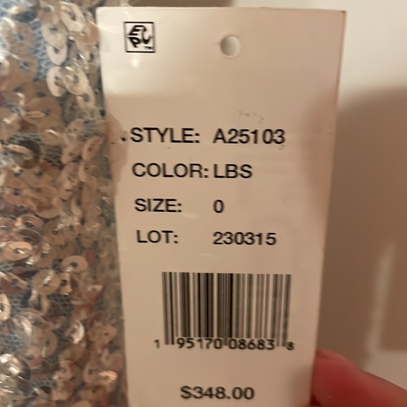 BLOOMINGDALES PROM DRESS WITH TAG - Picture 6 of 7